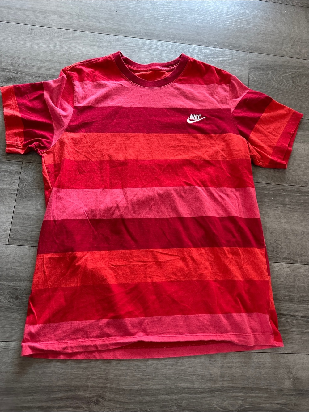 Nike Women Red and Pink Striped Short Sleeve Tee size Large